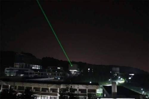 레이저 포인터의 위험성.jpg