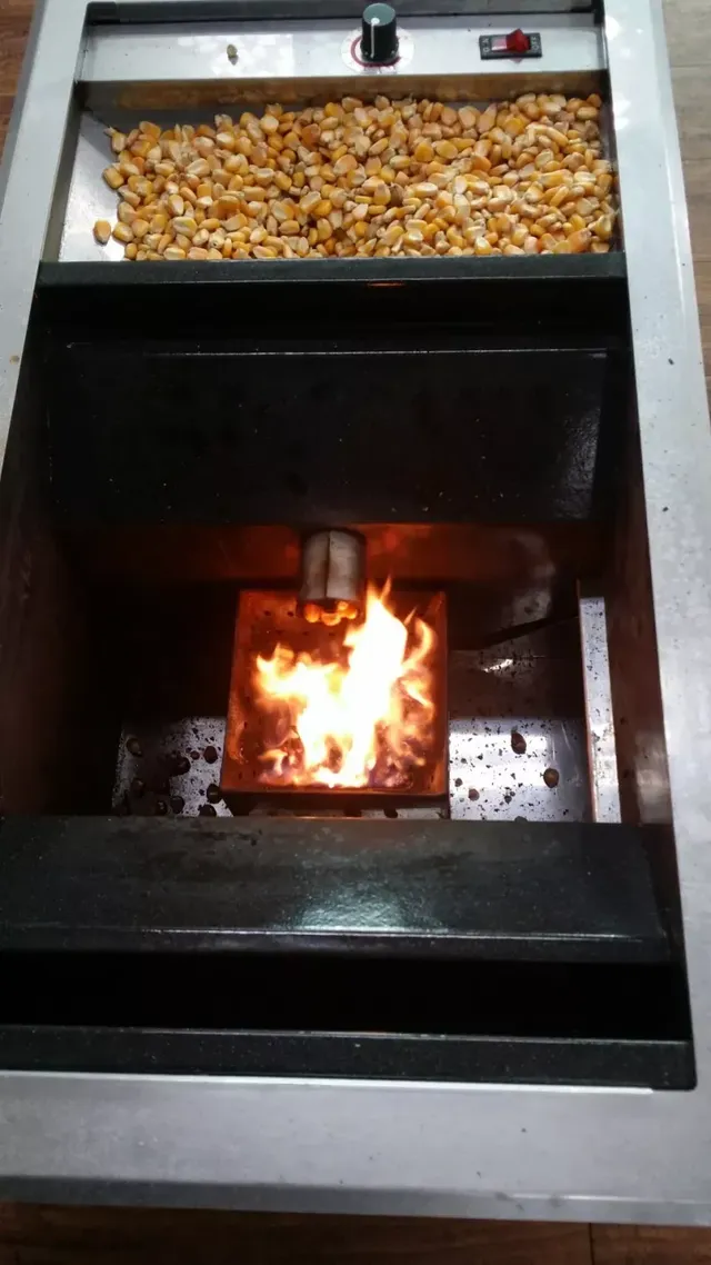 특이점이 온 고깃집 불판.jpg