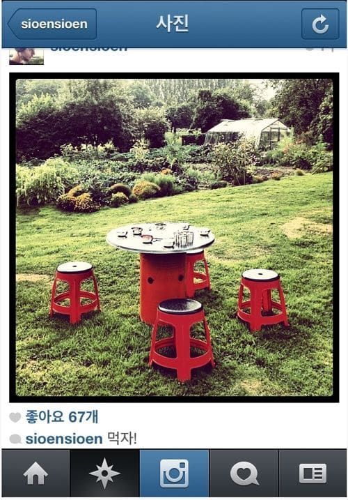 록그룹의 한국 방문 기념품.jpg