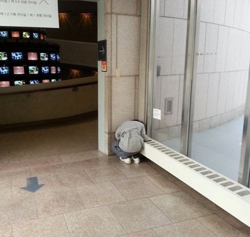 국립현대미술관 깜놀하는 광고