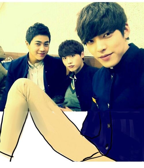 김우빈 다리 논란.jpg