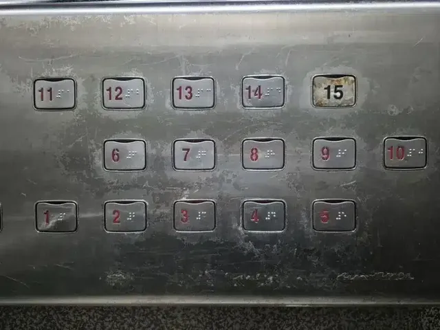 당 건물에는 15층이 없습니다