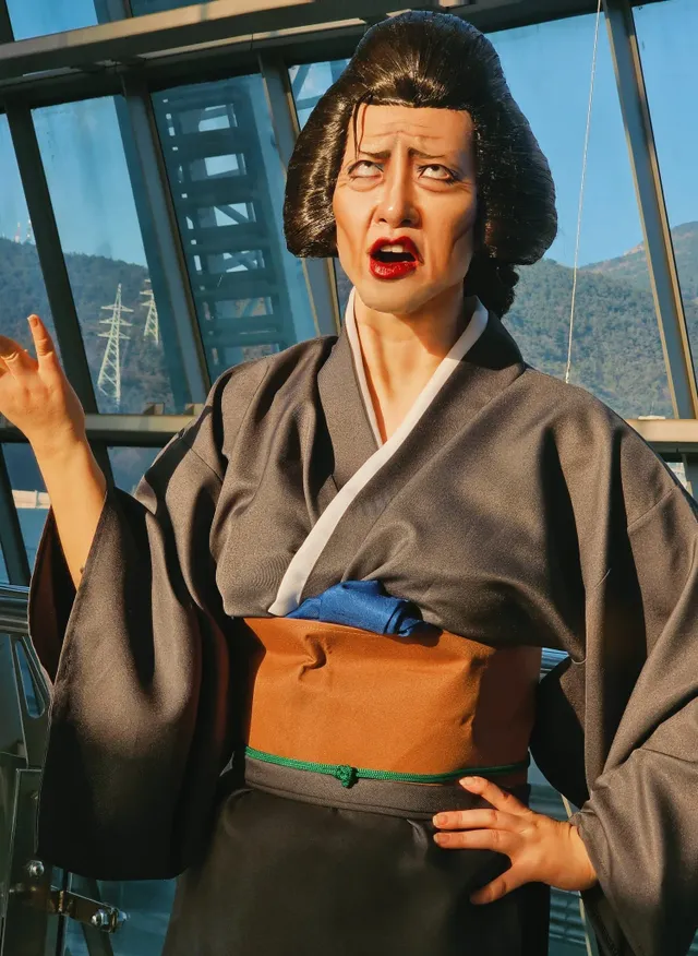 괴도키드가 변장하면 못알아보는 이유.jpg