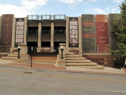 책모양 건물.jpg