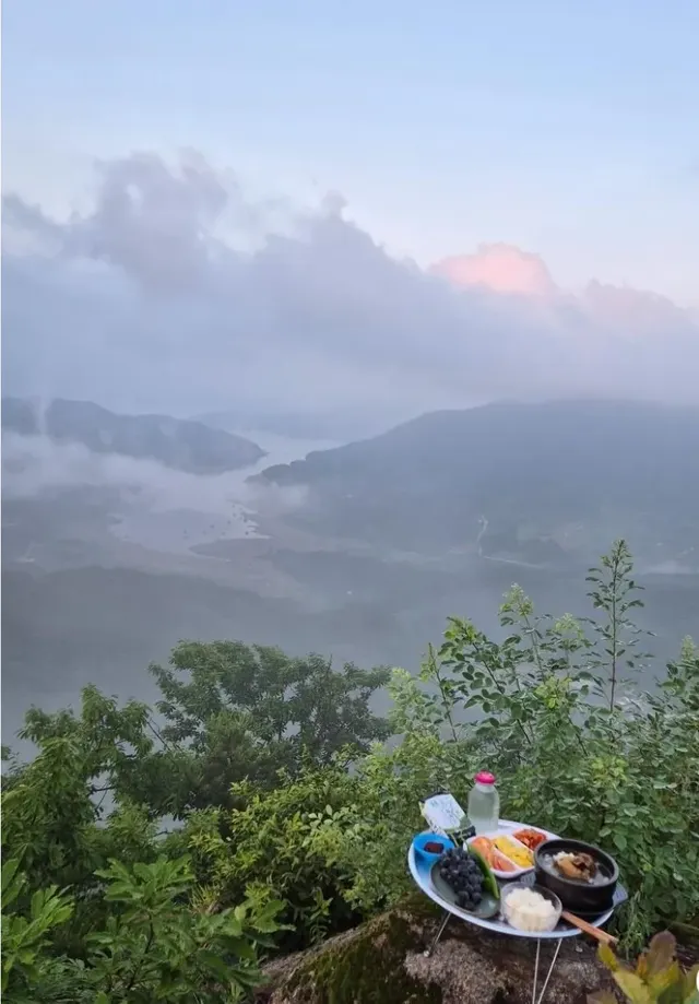 보배아재의 산위에서 먹는 식사ㅋㅋㅋ