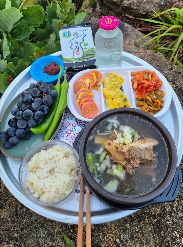 보배아재의 산위에서 먹는 식사ㅋㅋㅋ