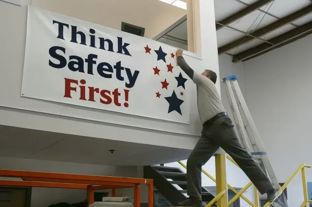 아이러니(모순된) 사진들.jpg