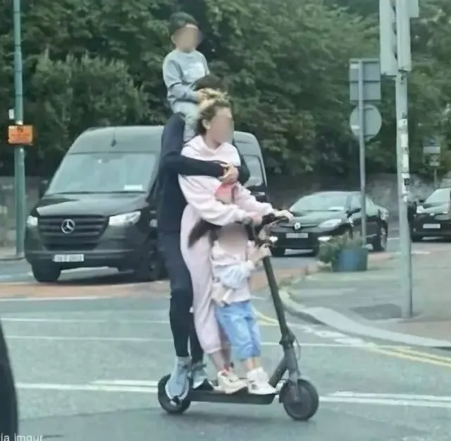 가족이 함께하는 킥보드.jpg