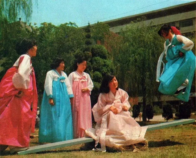 1970년대 대학교 축제 모습.jpg