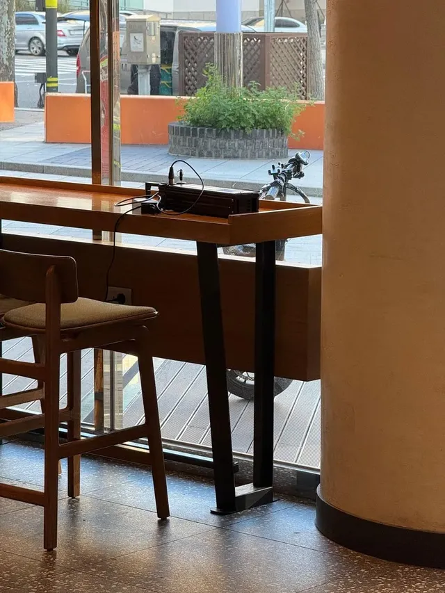 스벅에서 전기자전거 배터리 충전ㄷㄷㄷ