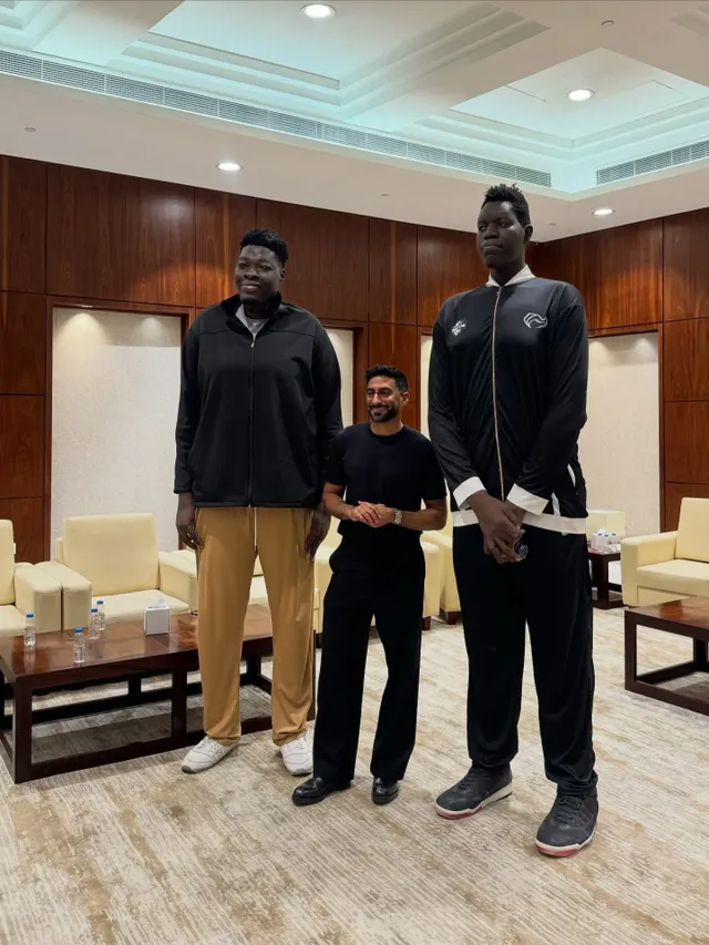 나이지리아 최장신 & 가나 최장신 투샷.jpg