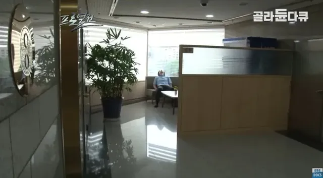 깐족대는 다큐 PD한테 빡친 외환딜러.JPG