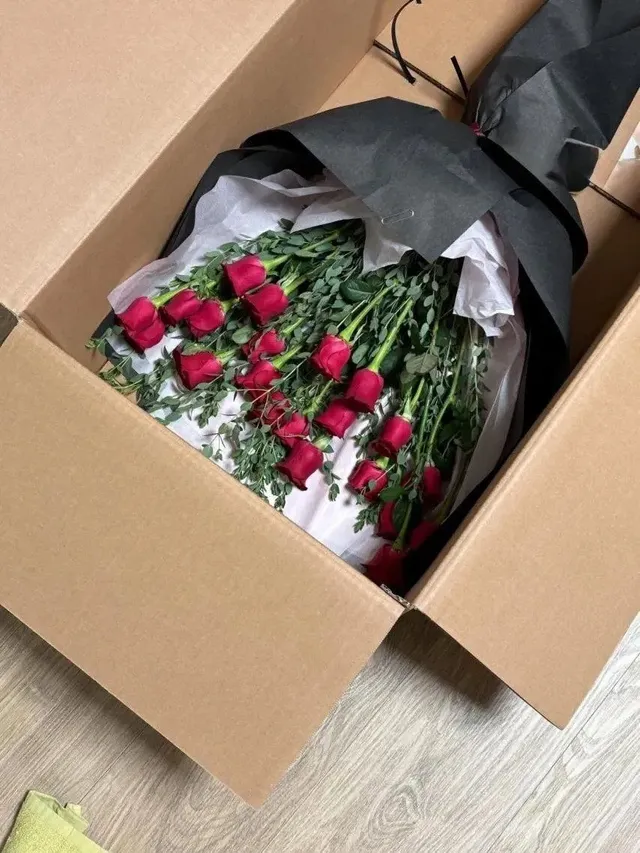 무려 35만원짜리 장미 백송이 대형꽃다발