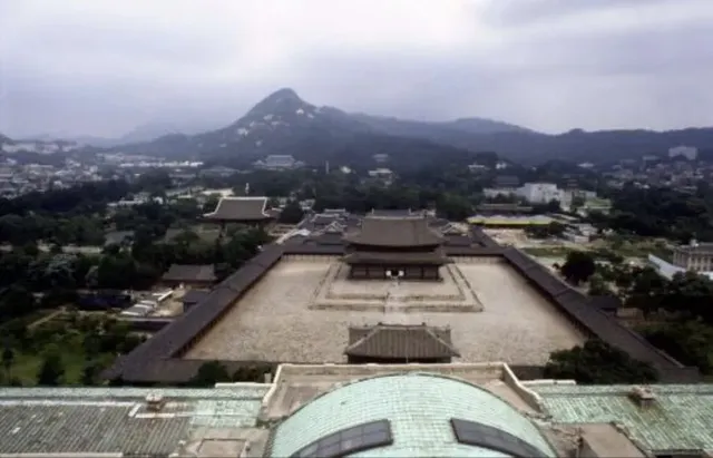 조선총독부 철거전 뒷모습.jpg