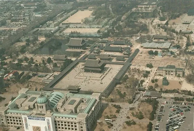 조선총독부 철거전 뒷모습.jpg