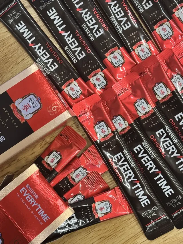 어딘가 이상하다는 10대 조카의 선물.