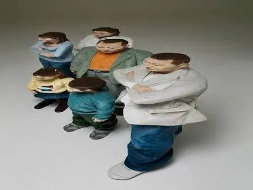 싱글벙글 한국의 한 조각가의 작품.jpg