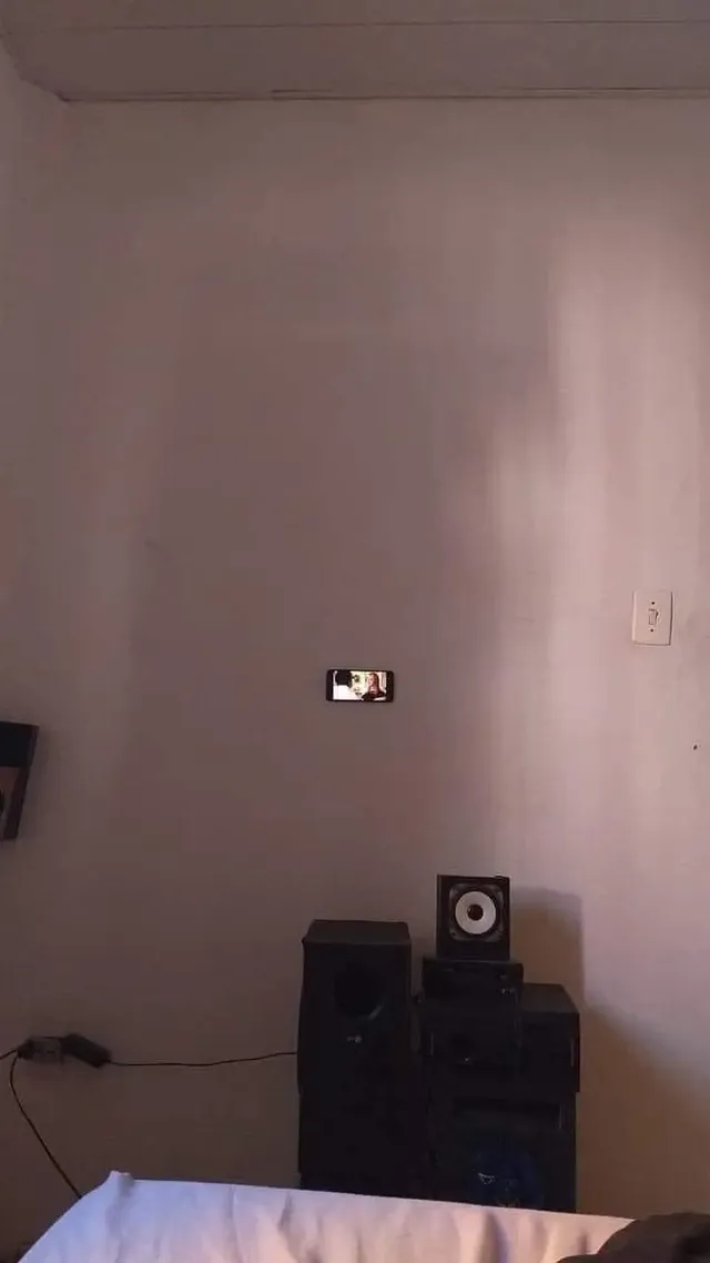 100만원짜리 벽걸이 TV