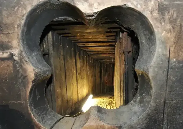 2013년, 은행에 터널을 뚫고 1,000만 달러 이상을 훔친 강도단이 판 흔적