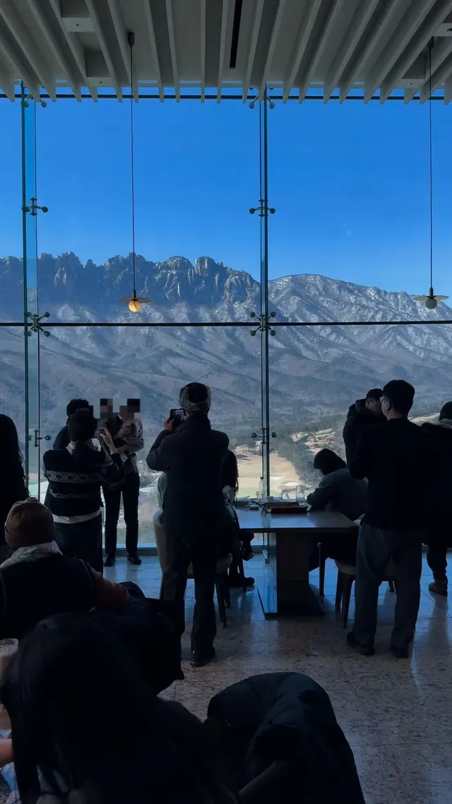 핫플 울산바위뷰 카페 현실.jpg