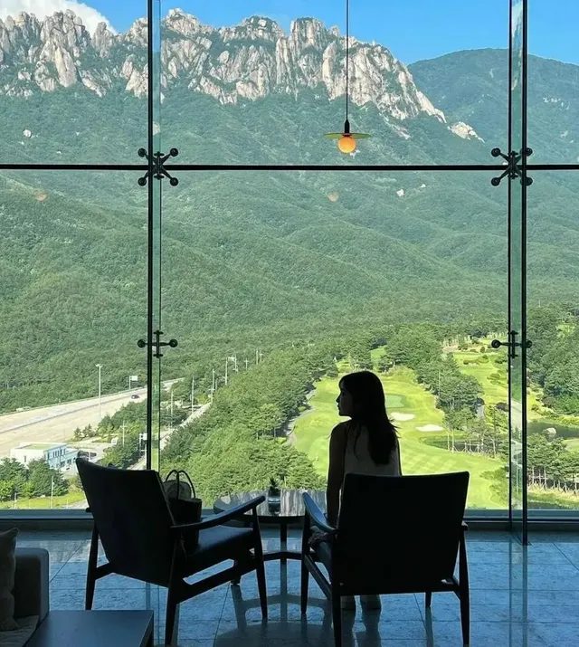 핫플 울산바위뷰 카페 현실.jpg