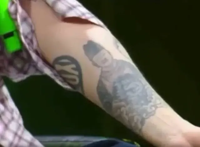 공중파에서 모자이크 안당하는 문신