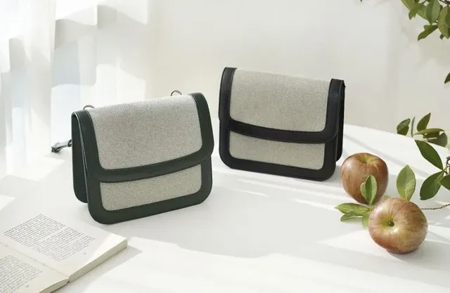 신기해서 올리는 사과껍질로 만든 가방.jpg