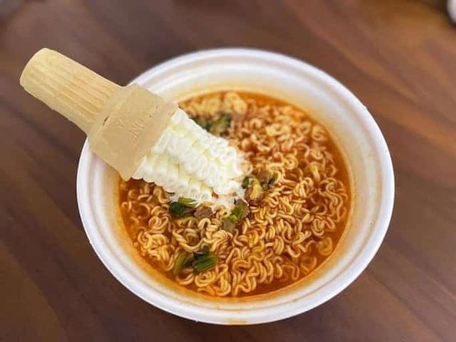 왕뚜껑, 일본에서 이상하게 유행중