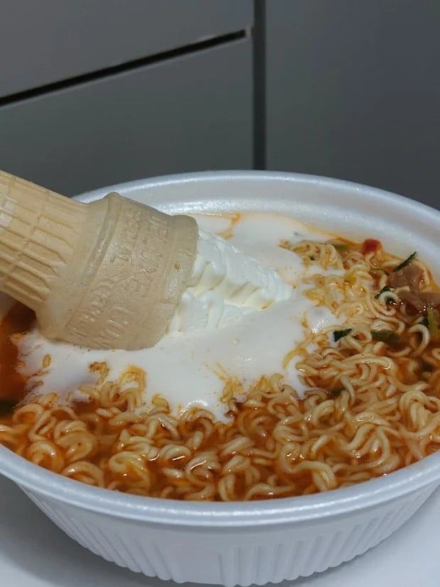 왕뚜껑, 일본에서 이상하게 유행중