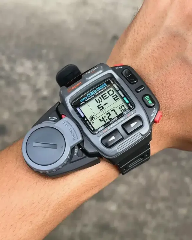 게임과 리모콘이 되던 90년대 시계