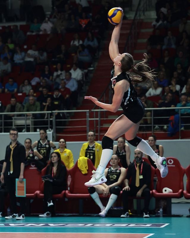 여자 배구선수 110km로 서브 때릴 때 공 모양 [정보글]