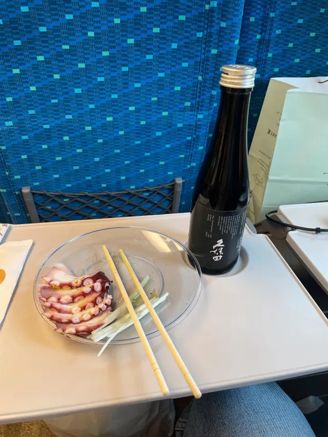 일본 기차에서 음식 좀 먹었는데 민폐일까?