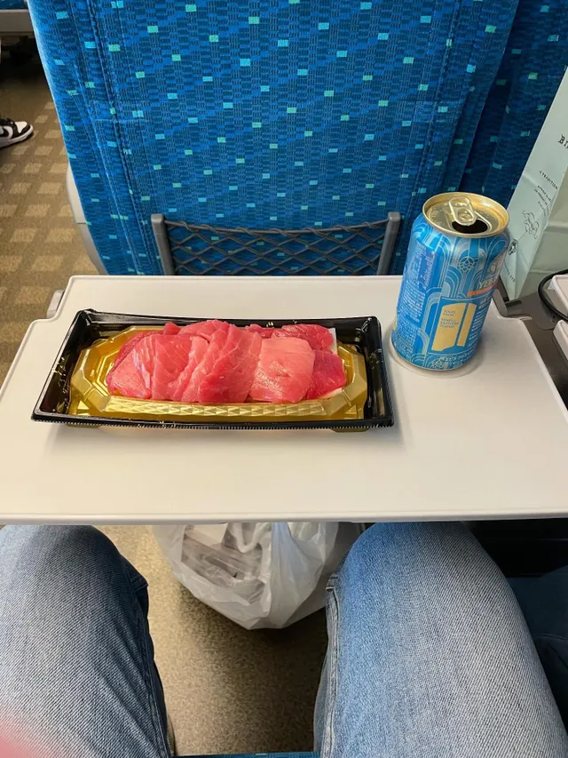 일본 기차에서 음식 좀 먹었는데 민폐일까?