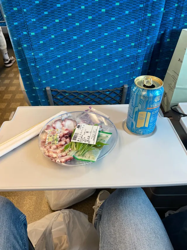 일본 기차에서 음식 좀 먹었는데 민폐일까?