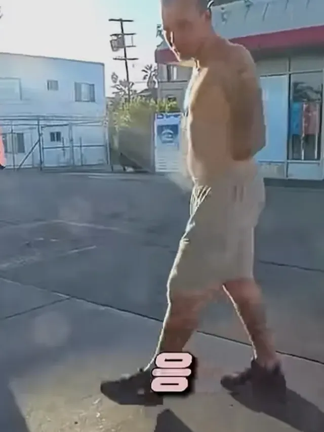 주유소에서 오토바이에 관심가지는 남자를 만남