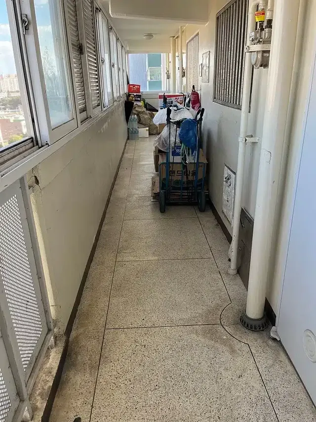 의외로 많다는 아파트 복도 적치물