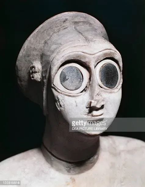 무섭게 생긴 수메르 문명 조각상