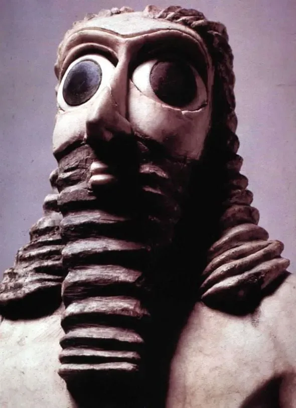 무섭게 생긴 수메르 문명 조각상