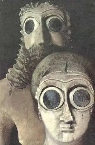 무섭게 생긴 수메르 문명 조각상