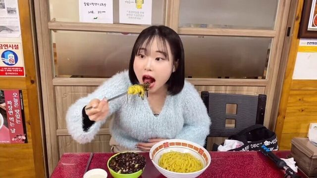 일본여자의 간짜장 먹는법 ㄷㄷ