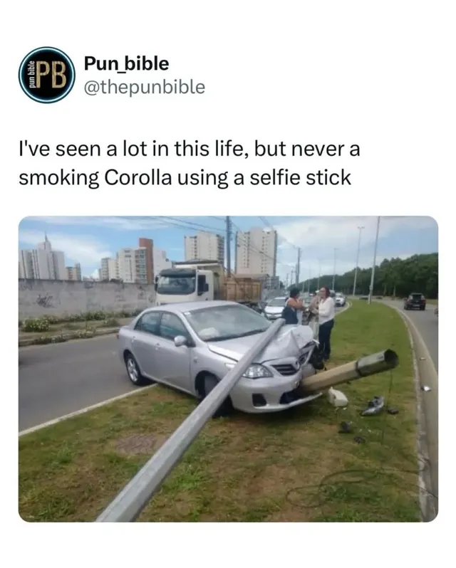 담배 피우면서 셀카봉으로 셀카 찍은 자동차