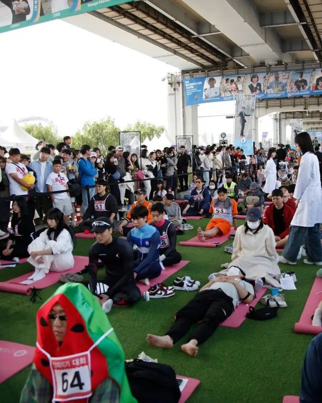 한강 에서 개최된 멍때리기 대회.jpg