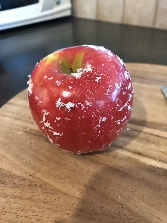 미국 사과 표면을 긁은후 상태