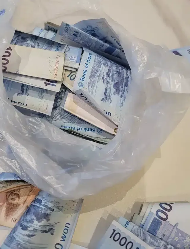 흙수저 갤러리..면접 볼 양복이 없던 사람