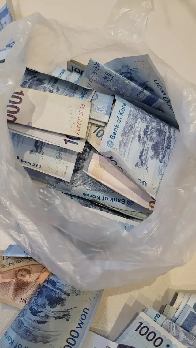 흙수저 갤러리..면접 볼 양복이 없던 사람