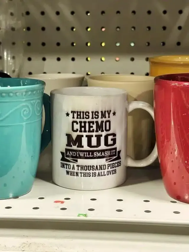 훌쩍훌쩍 이건 내 항암 머그컵이에요