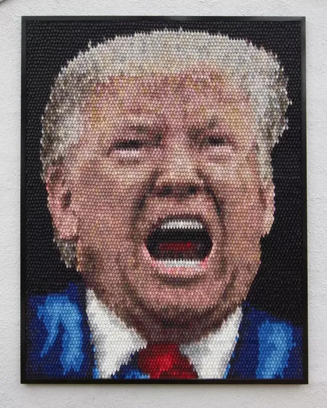 작은 조각들이 만든 강렬한 이미지