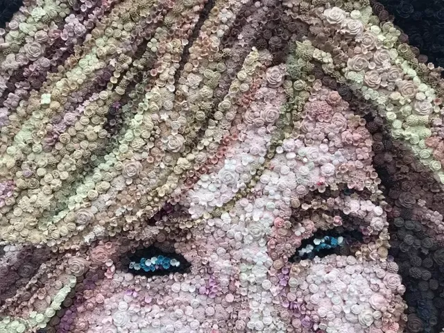 작은 조각들이 만든 강렬한 이미지