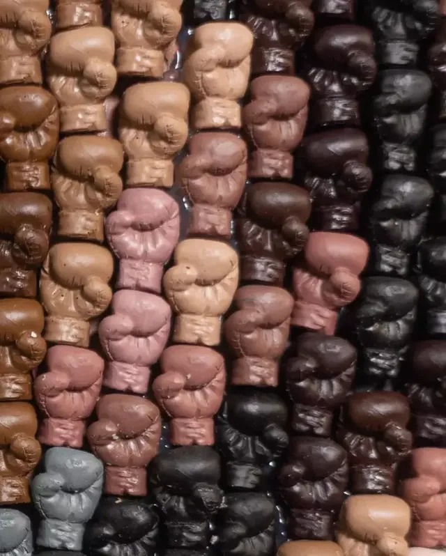 작은 조각들이 만든 강렬한 이미지