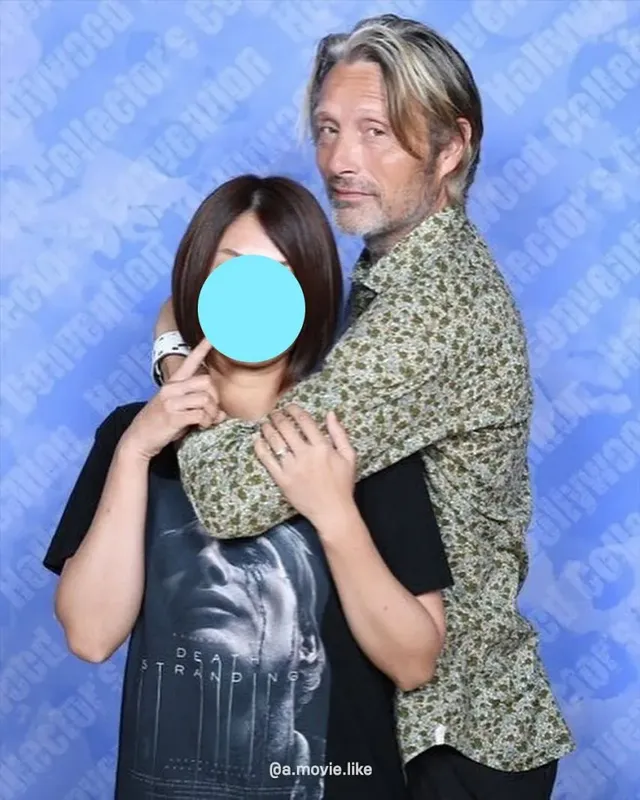 매즈 미켈슨의 팬서비